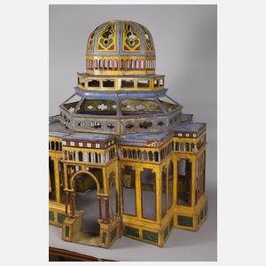 Ungewöhnliches Blechgebäude