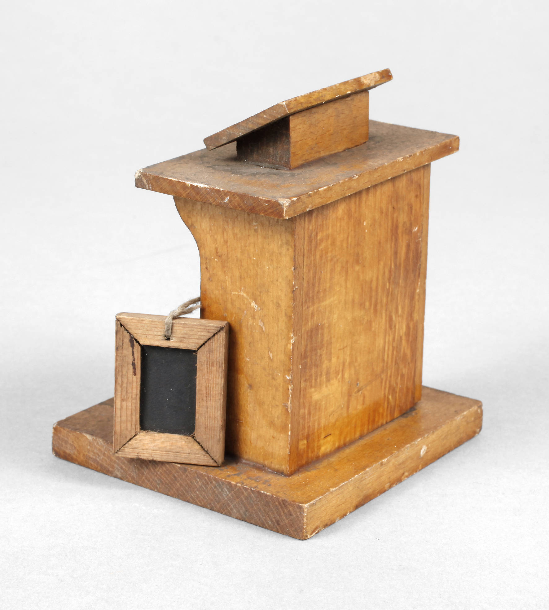 Lehrerpult für die Puppenschule