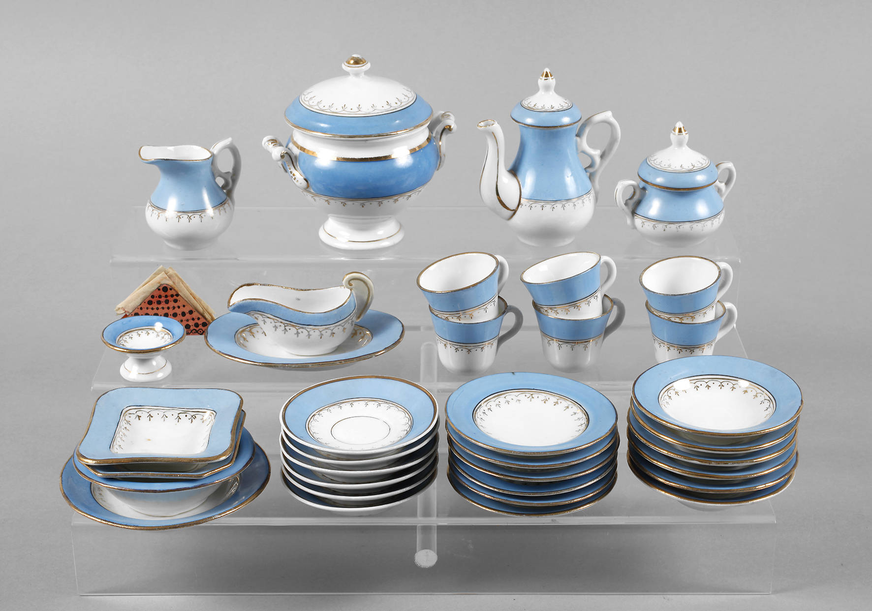 Umfangreiches Puppengeschirr