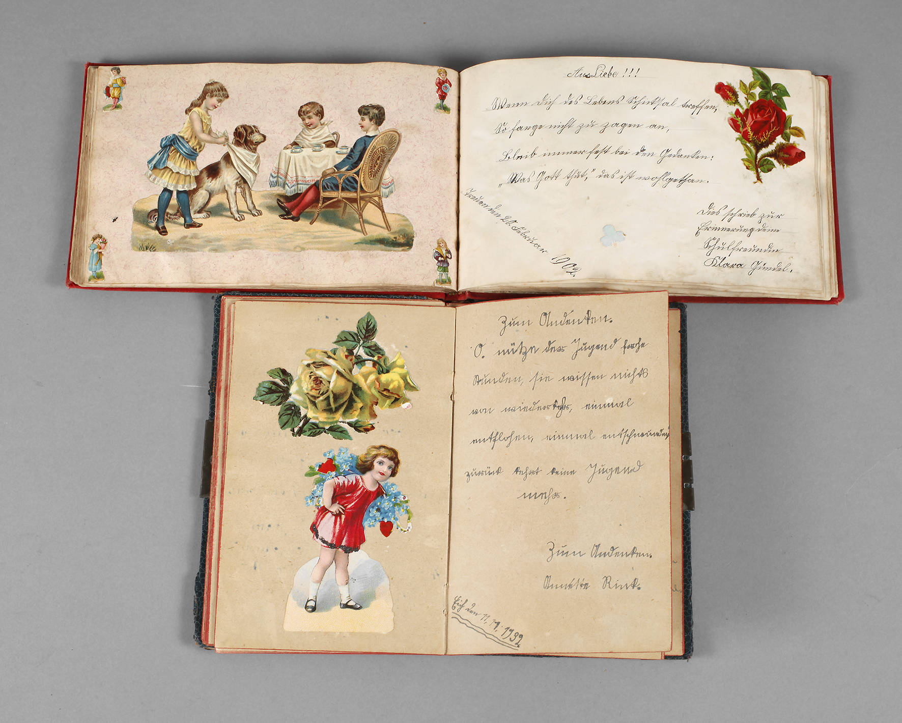 Zwei Poesiealben mit Oblaten