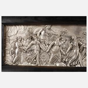 Bilderuhr im Silberrelief