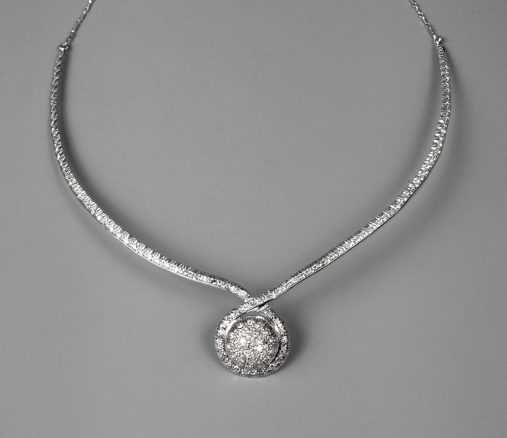 Feines Brillant-Collier