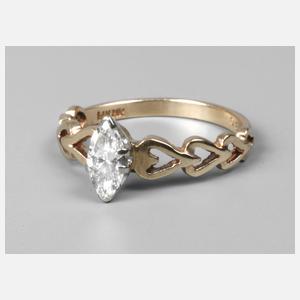 Goldring mit Diamantnavette