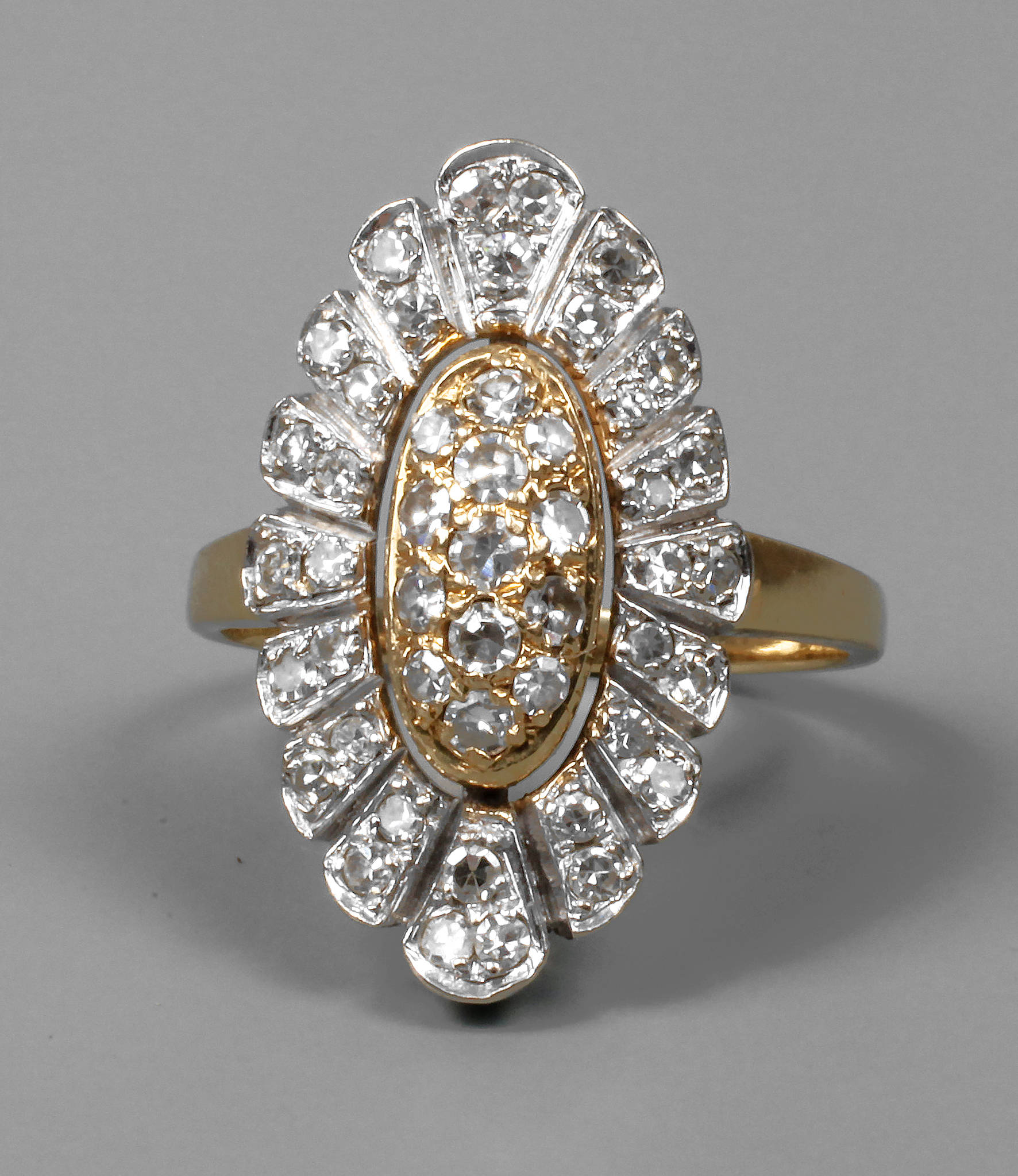 Großer Brillantring Gelb- und Weißgold