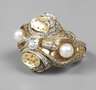 Großer Goldring mit Brillant und Perlen