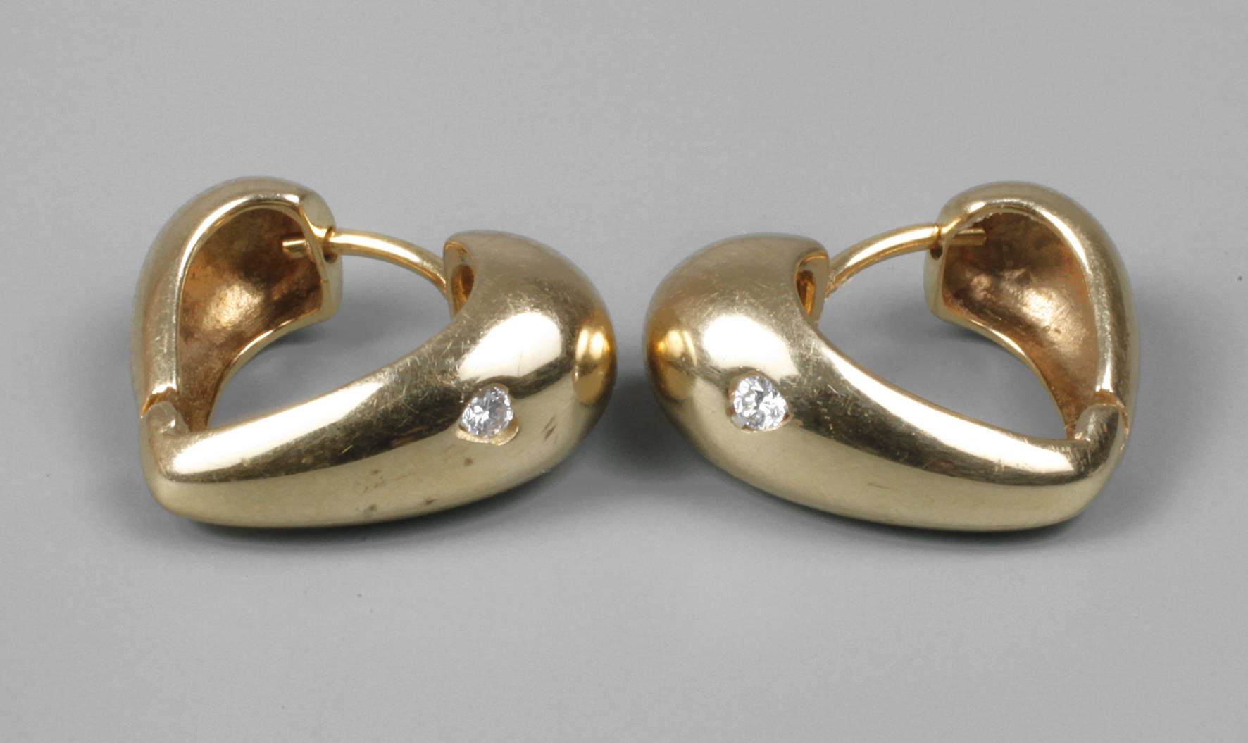 Paar kleine Ohrstecker Gold