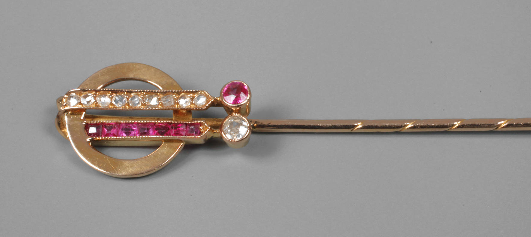 Feine Rubin-/Diamant-Nadel