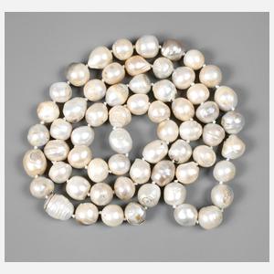 Große Perlenkette
