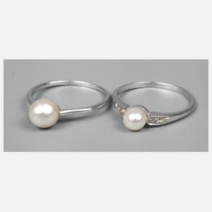 Zwei Goldringe mit Perle