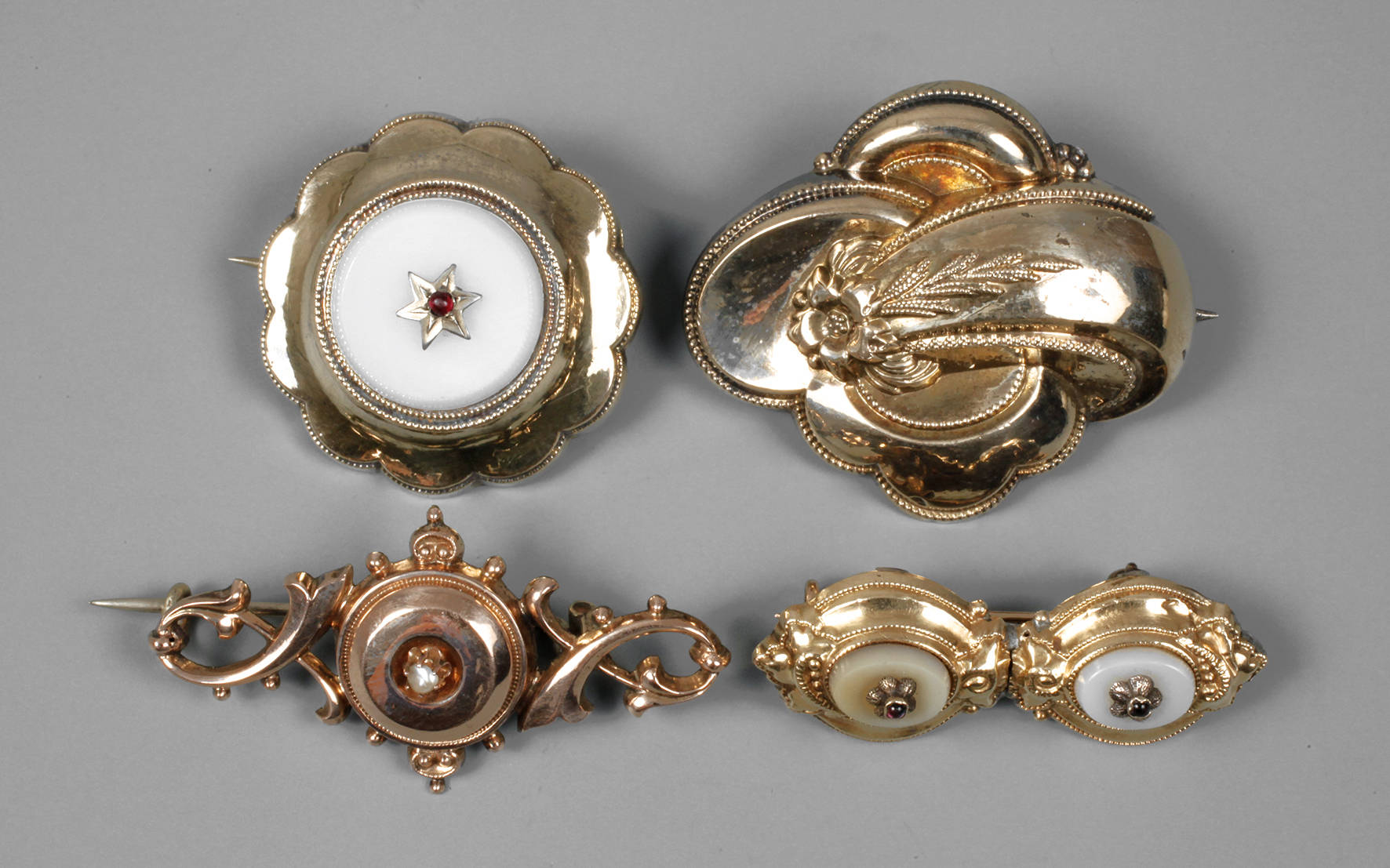 Vier Schaumgold-Broschen Biedermeier