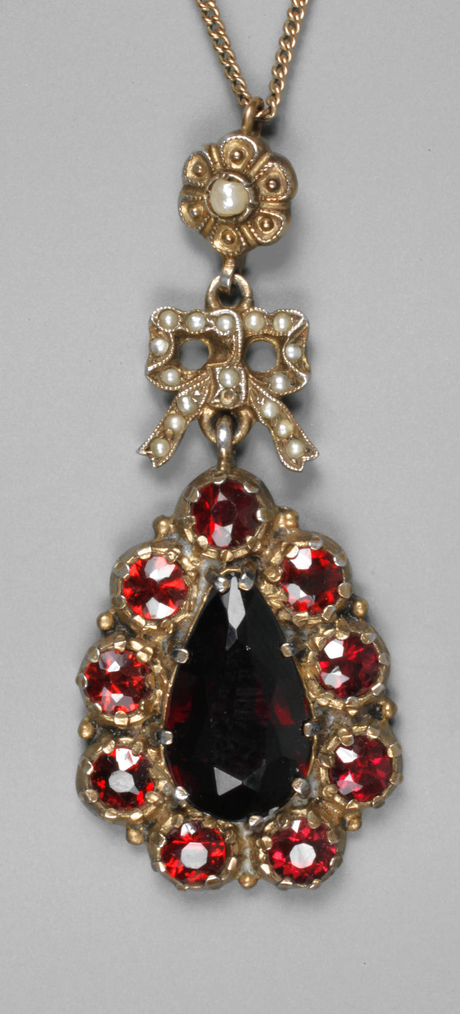 Granatanhänger mit Saatperlchen