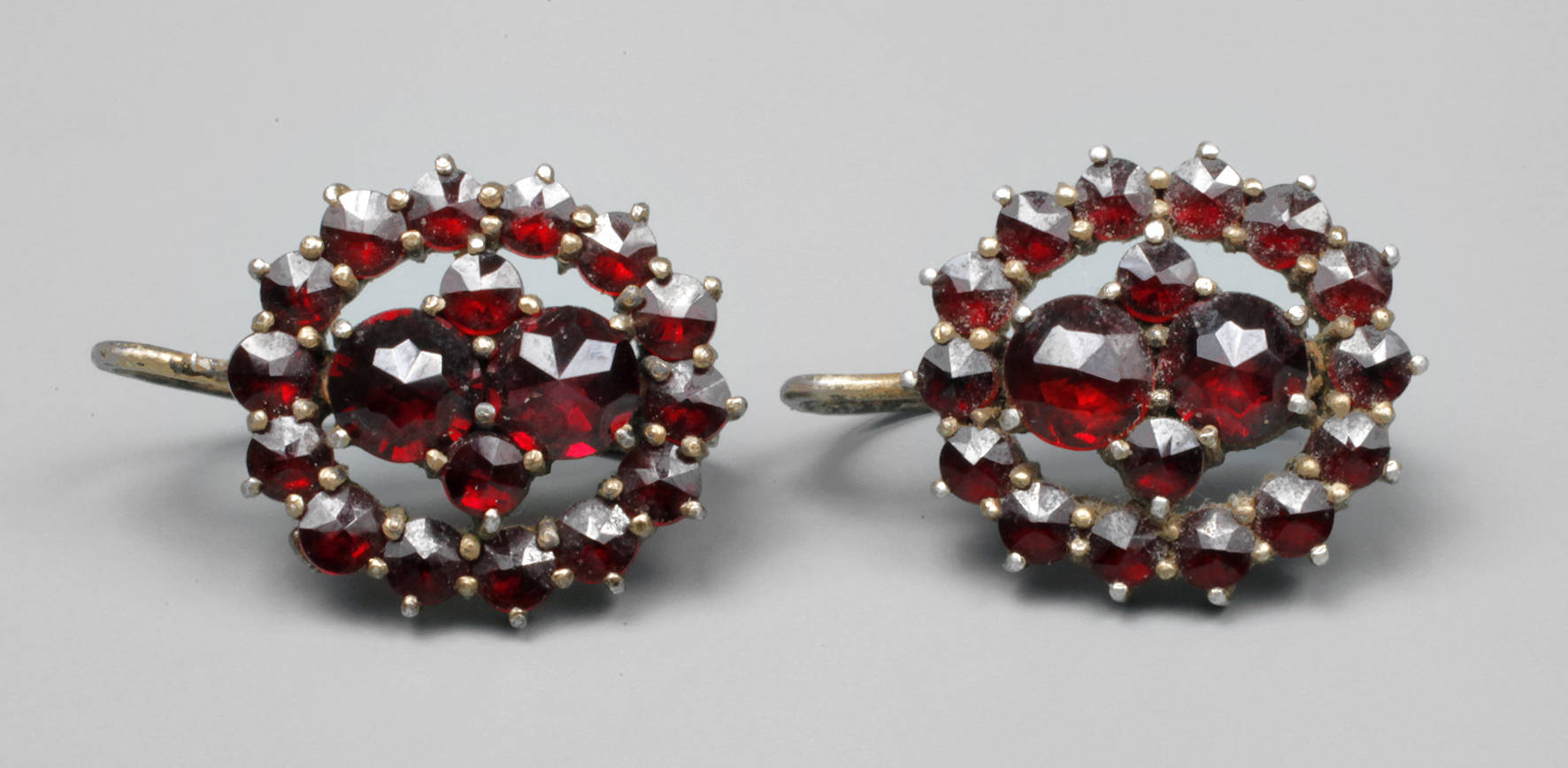 Paar Ohrhänger Granat