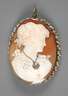 Große Muschelcamée mit Diamant