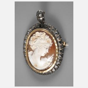 Muschelcamée mit Diamanten