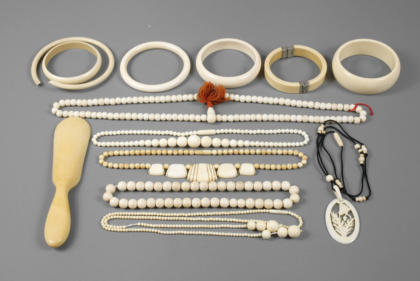 Konvolut Elfenbeinschmuck