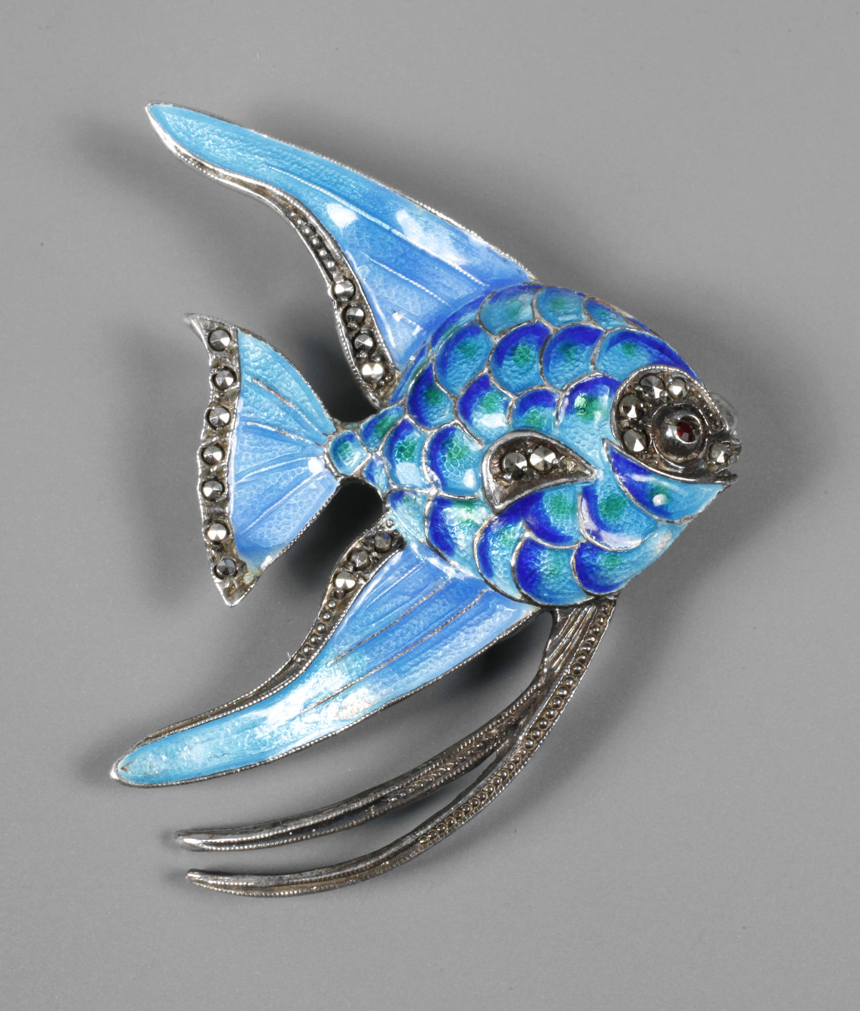 Emailbrosche als Fisch