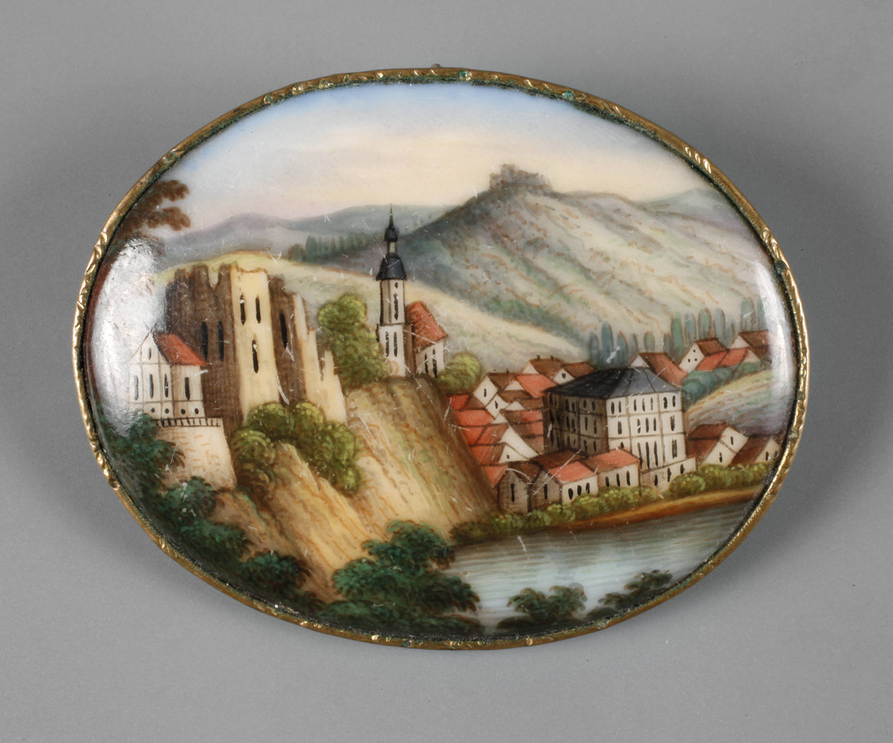 Porzellanbrosche mit Rheinlandschaft