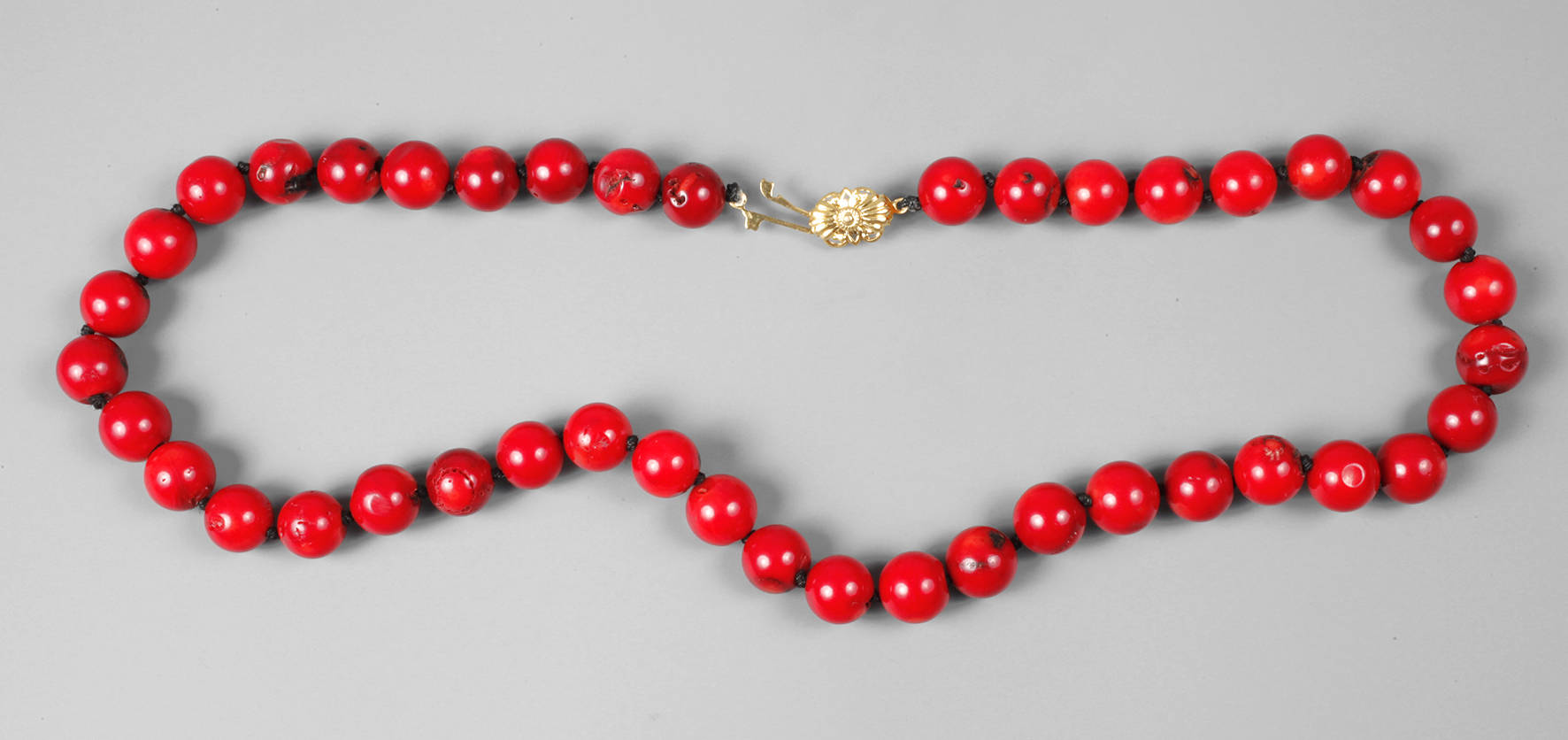 Dunkle Korallenkette