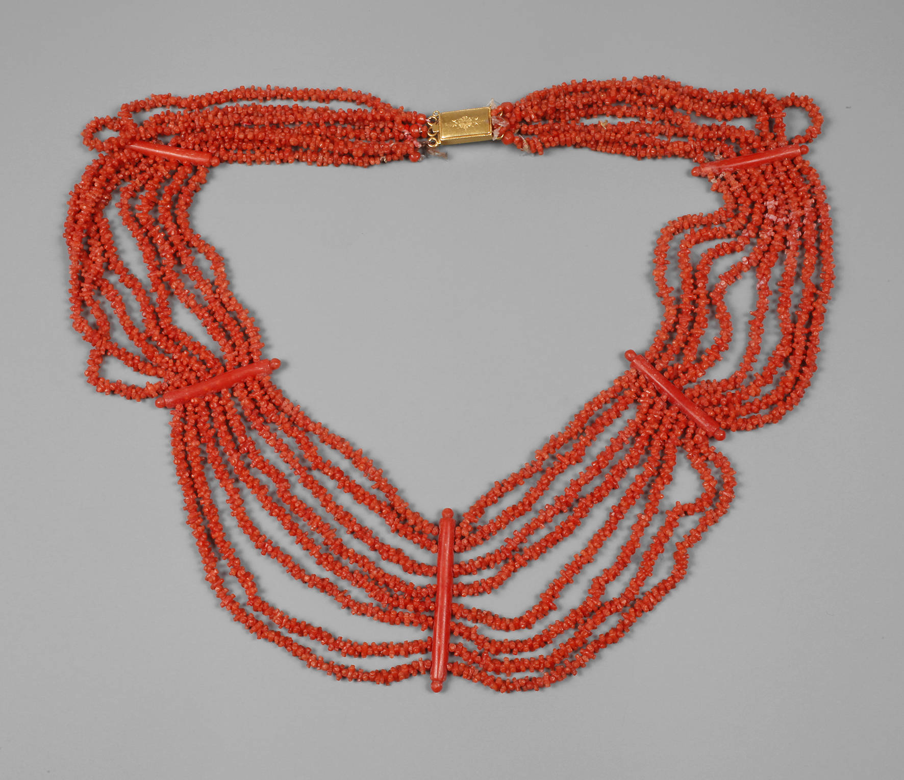 Feines Korallencollier