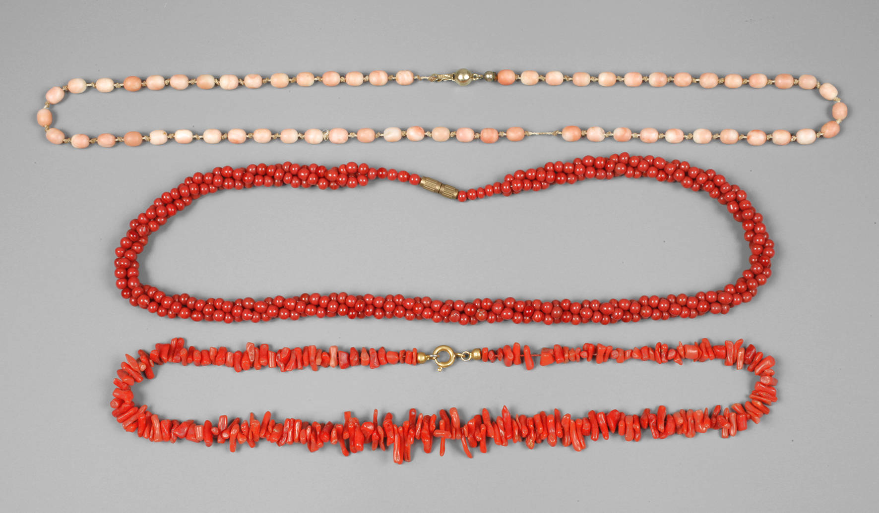 Drei Korallenketten