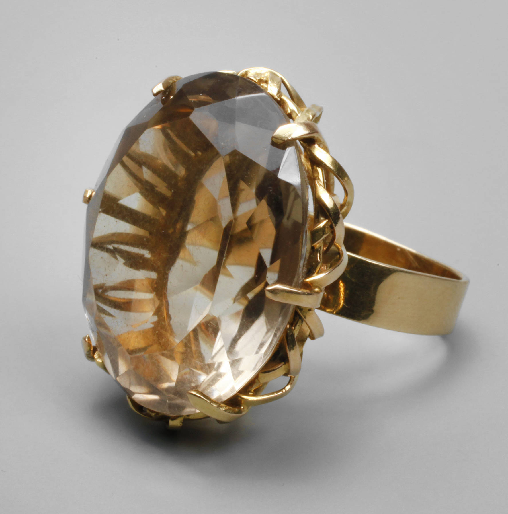 Übergroßer Damenring mit Rauchquarz