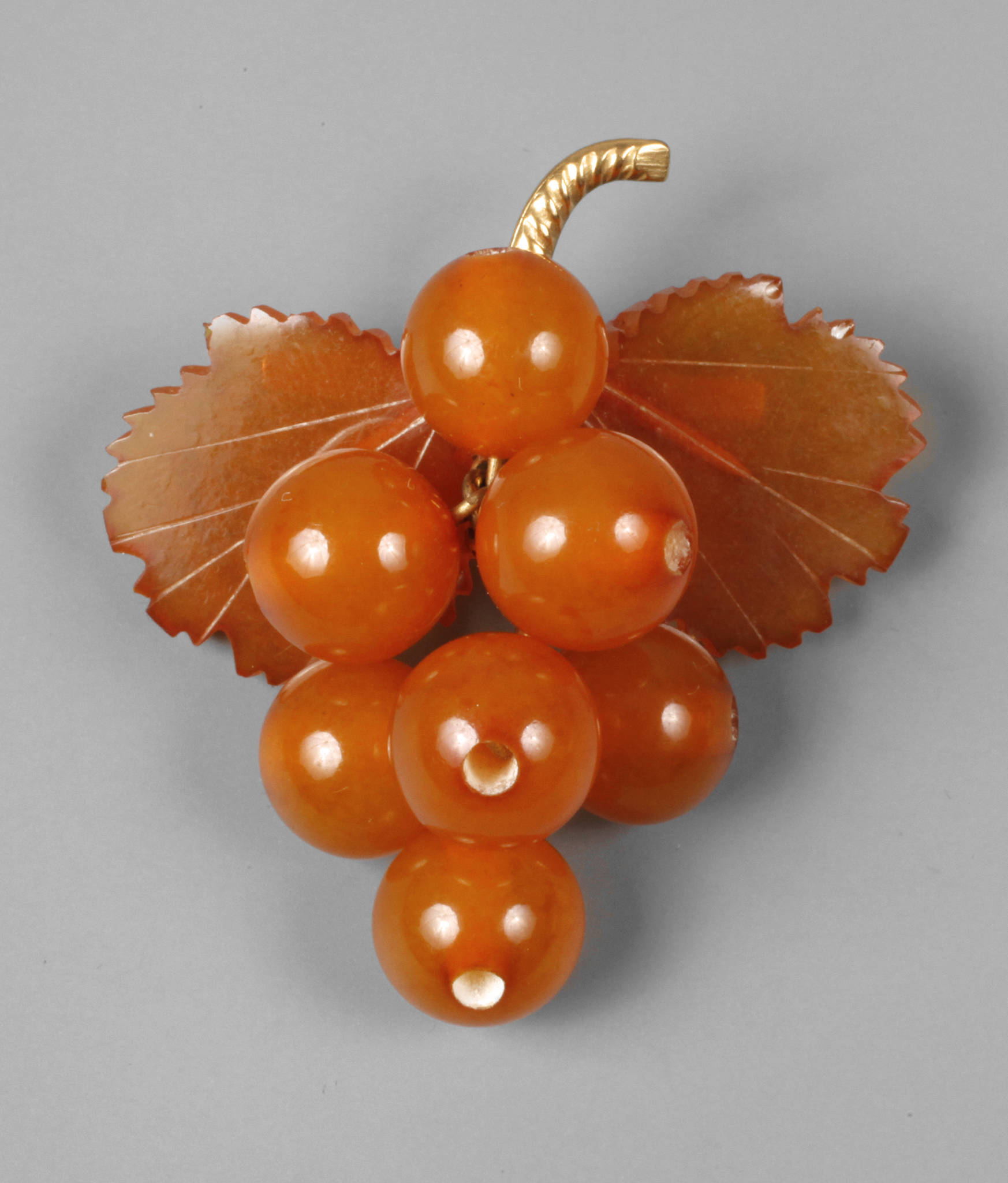 Bernsteinbrosche in Weintraubenform