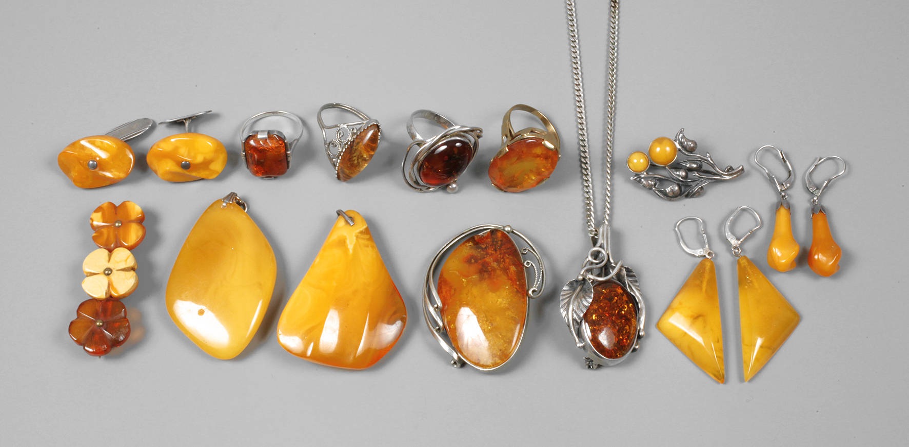 Konvolut Bernsteinschmuck