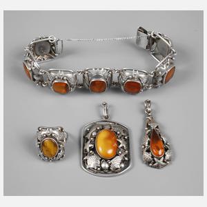 Vier Teile Fischlandschmuck