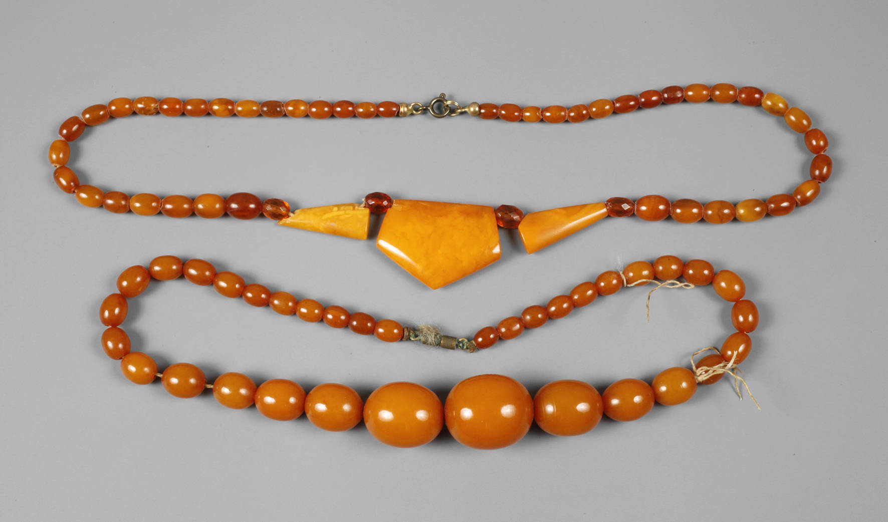 Zwei Bernsteinketten
