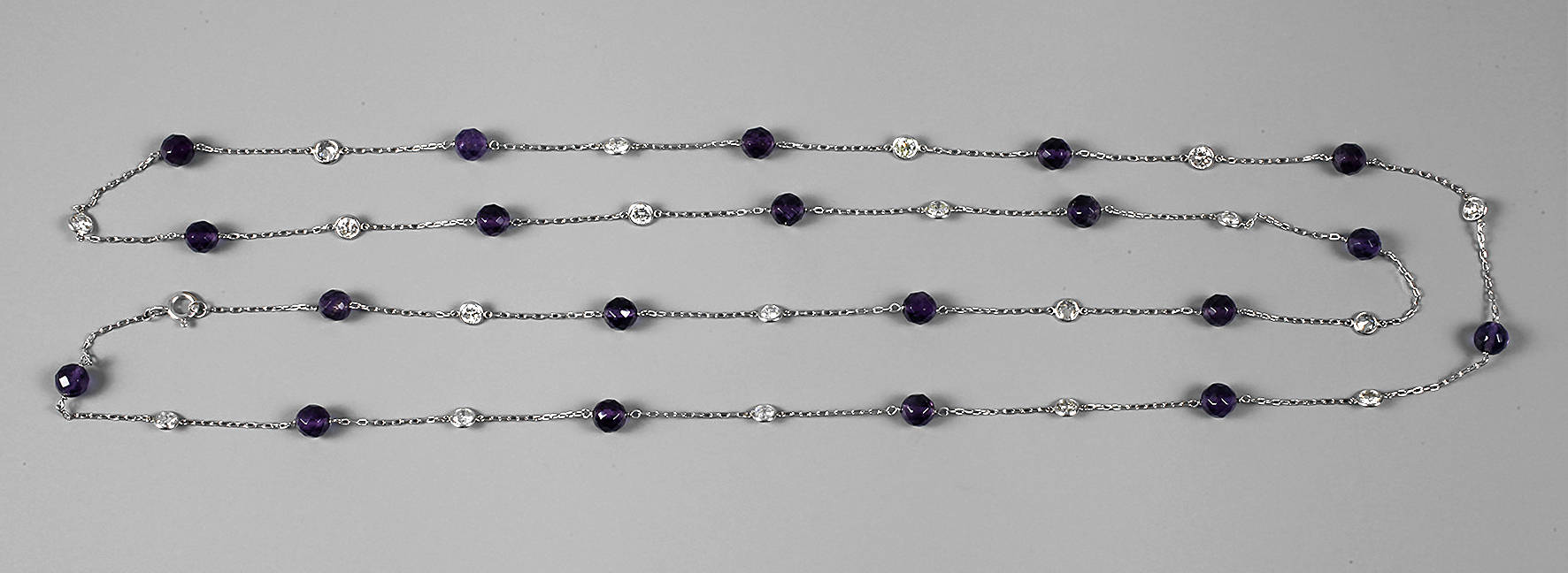 Langes Collier im Chanel-Stil Amethyst/Brillant
