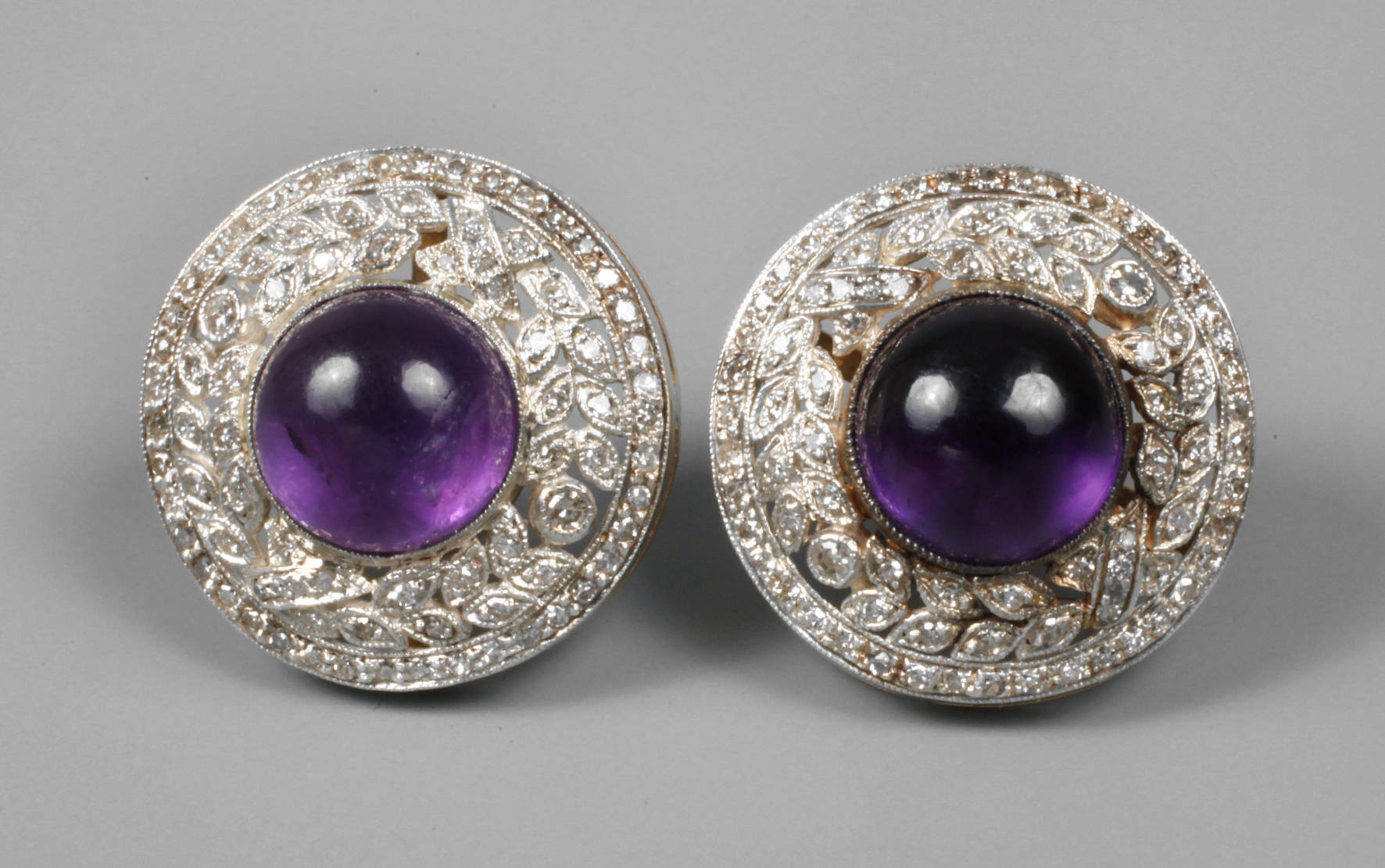 Paar Amethyst-Ohrstecker mit Brillanten und Diamanten