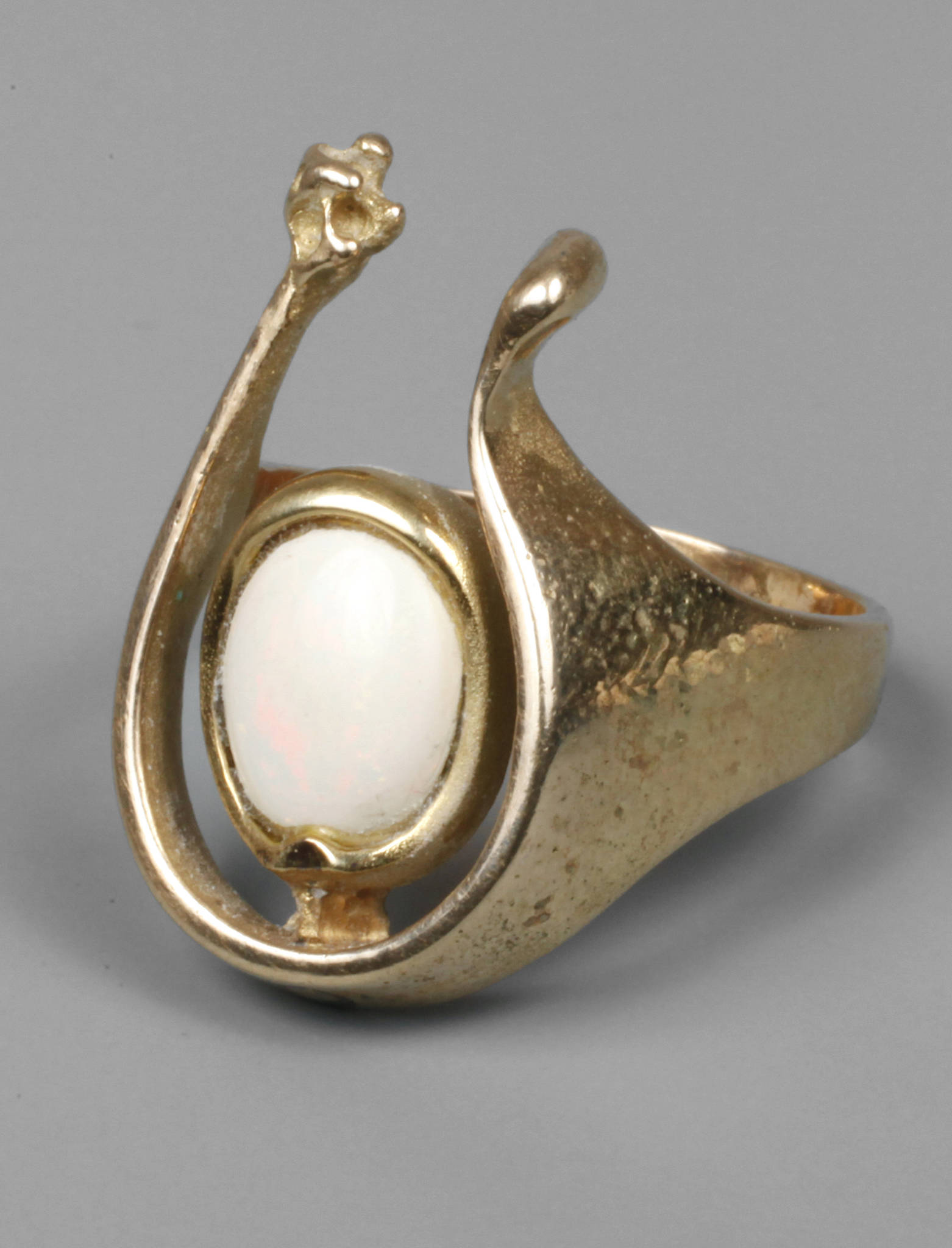 Goldring mit Opal