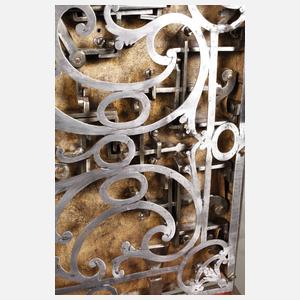 Prächtige Eisentruhe