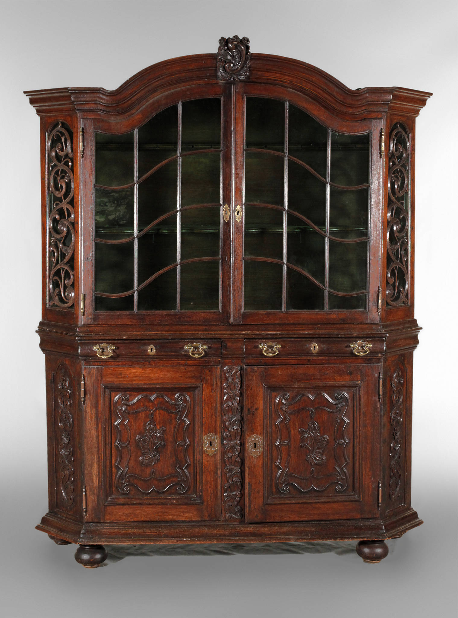 Barocke Aufsatzvitrine