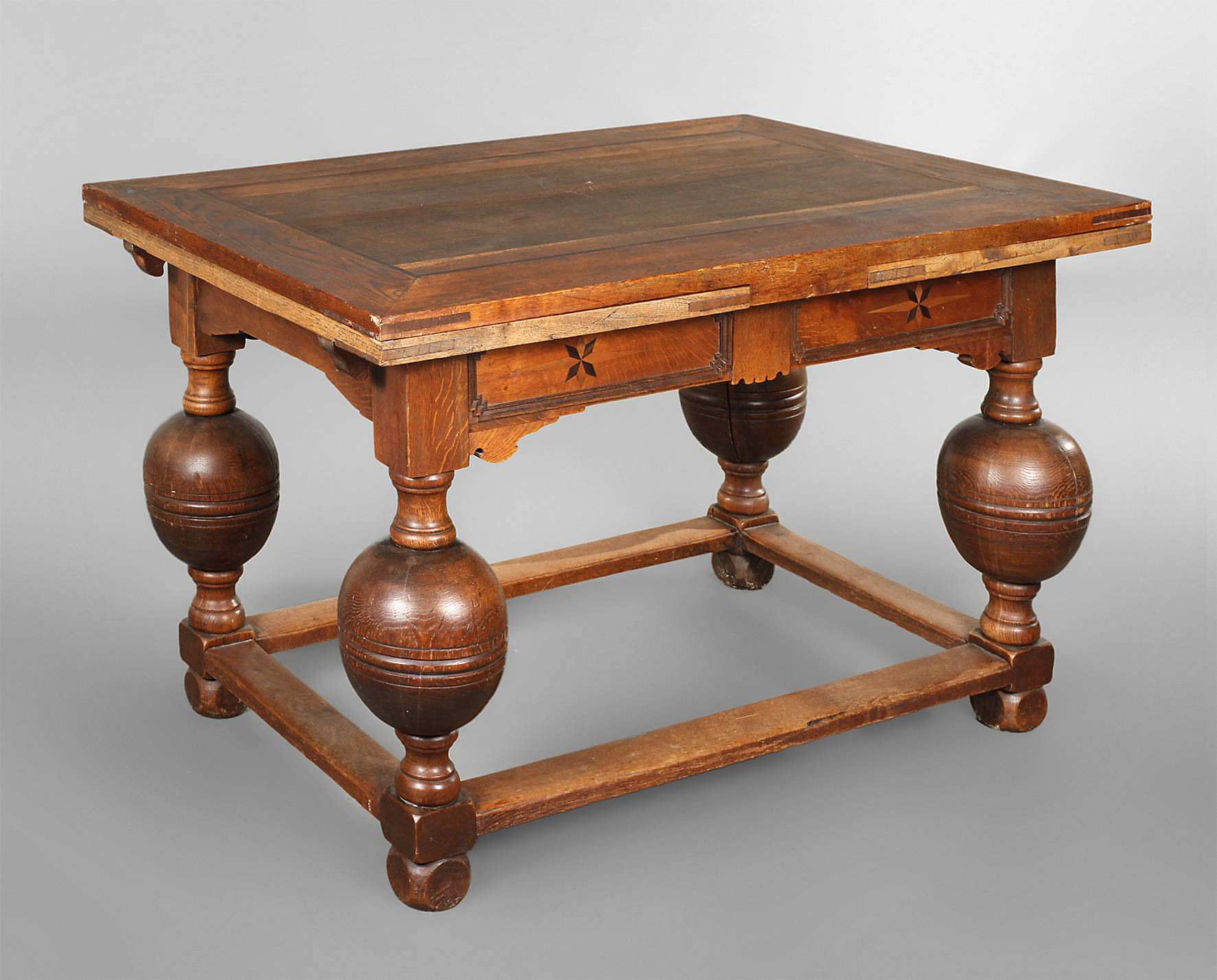 Auszugtisch im Barockstil