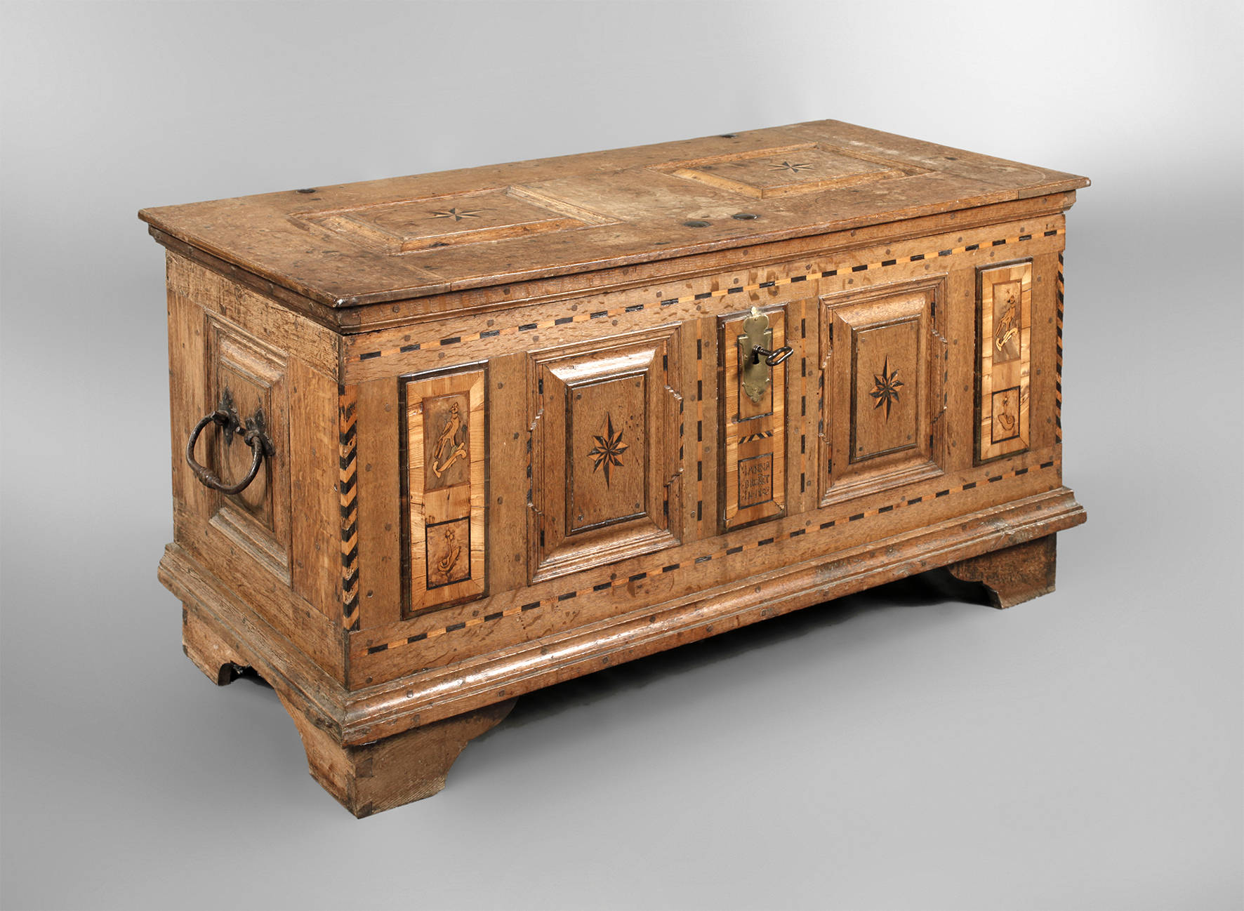 Intarsierte Barocktruhe