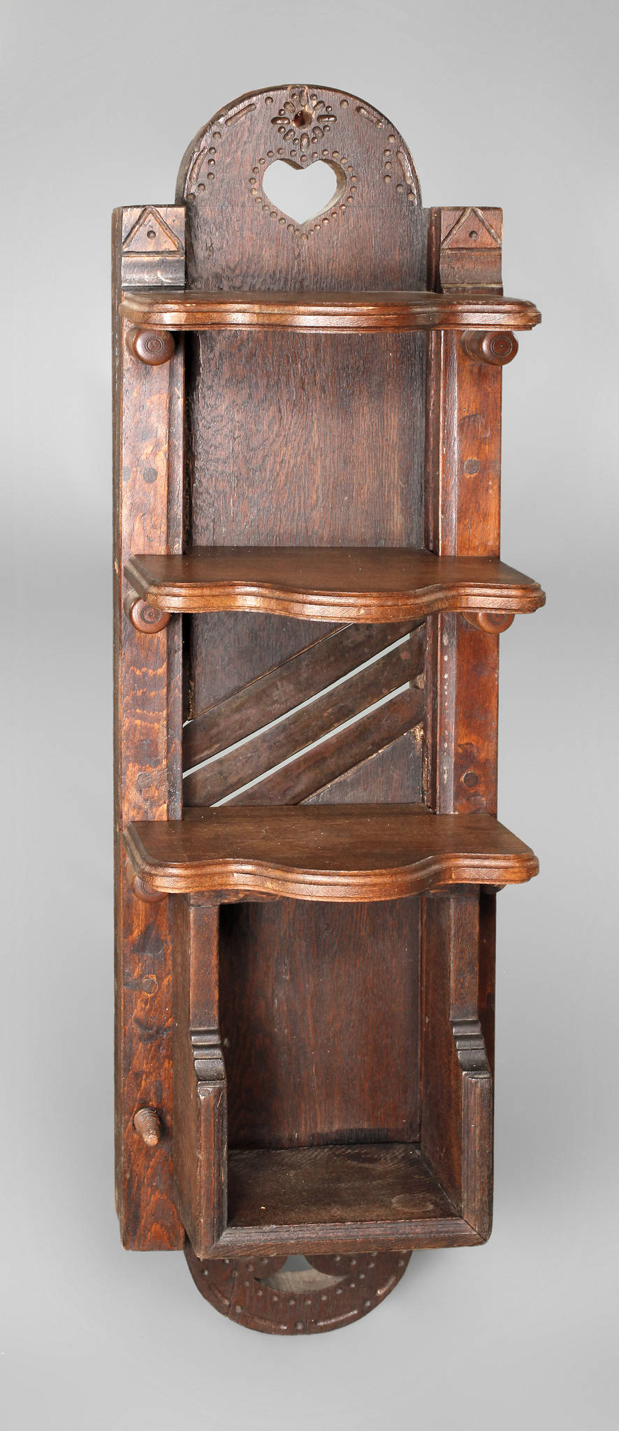 Bäuerliches Wandregal