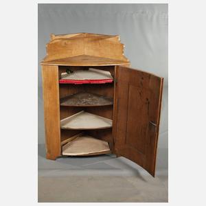 Schwälmer Eckschrank