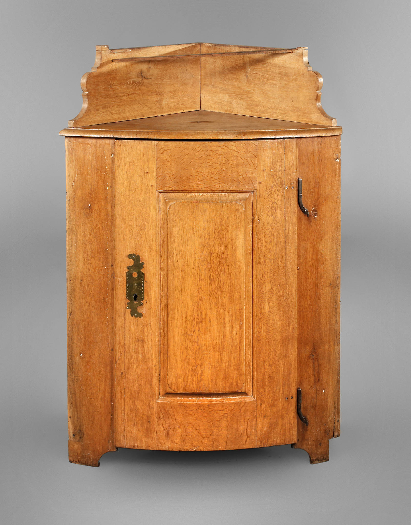 Schwälmer Eckschrank