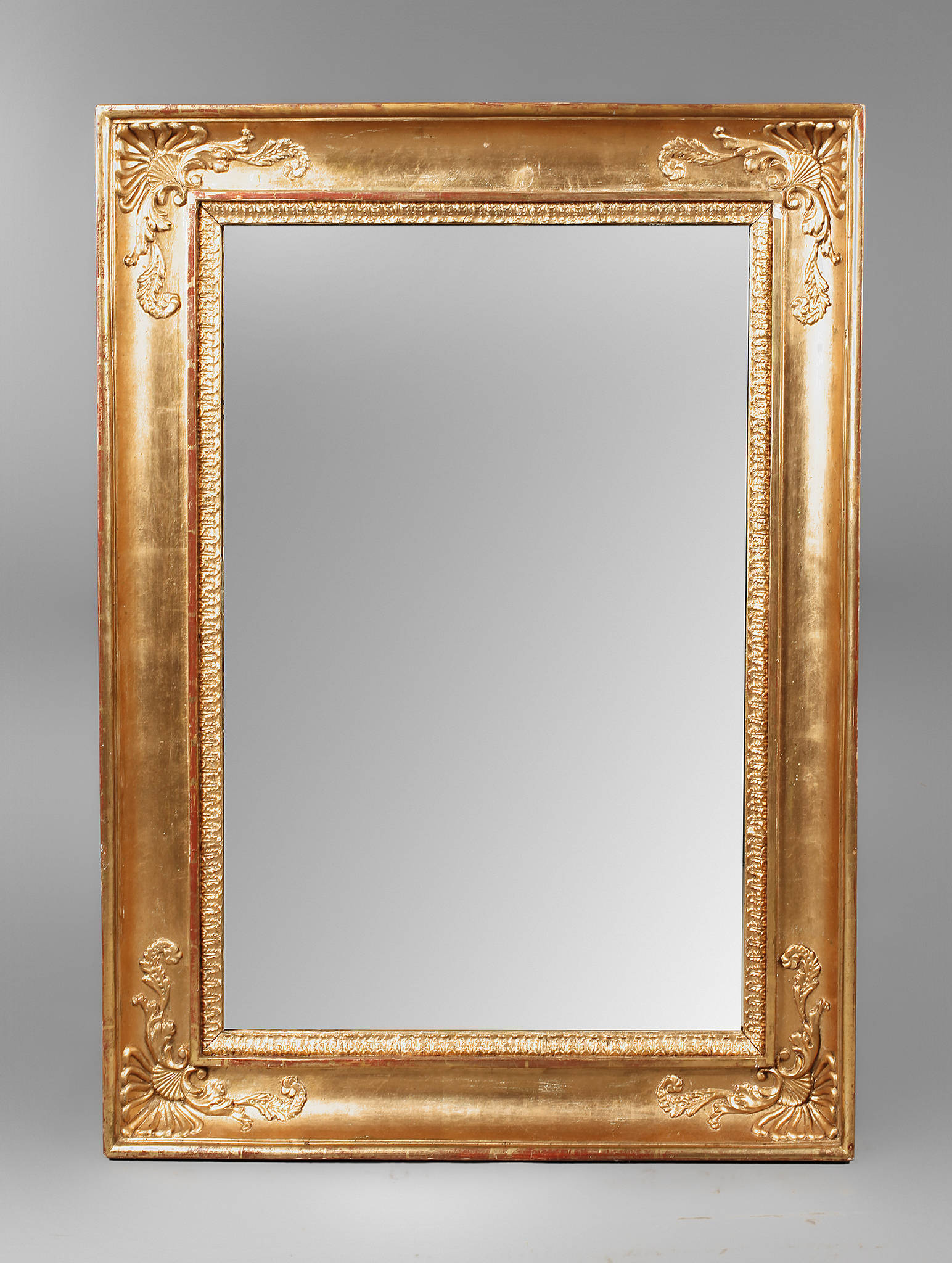 Klassizistischer Wandspiegel