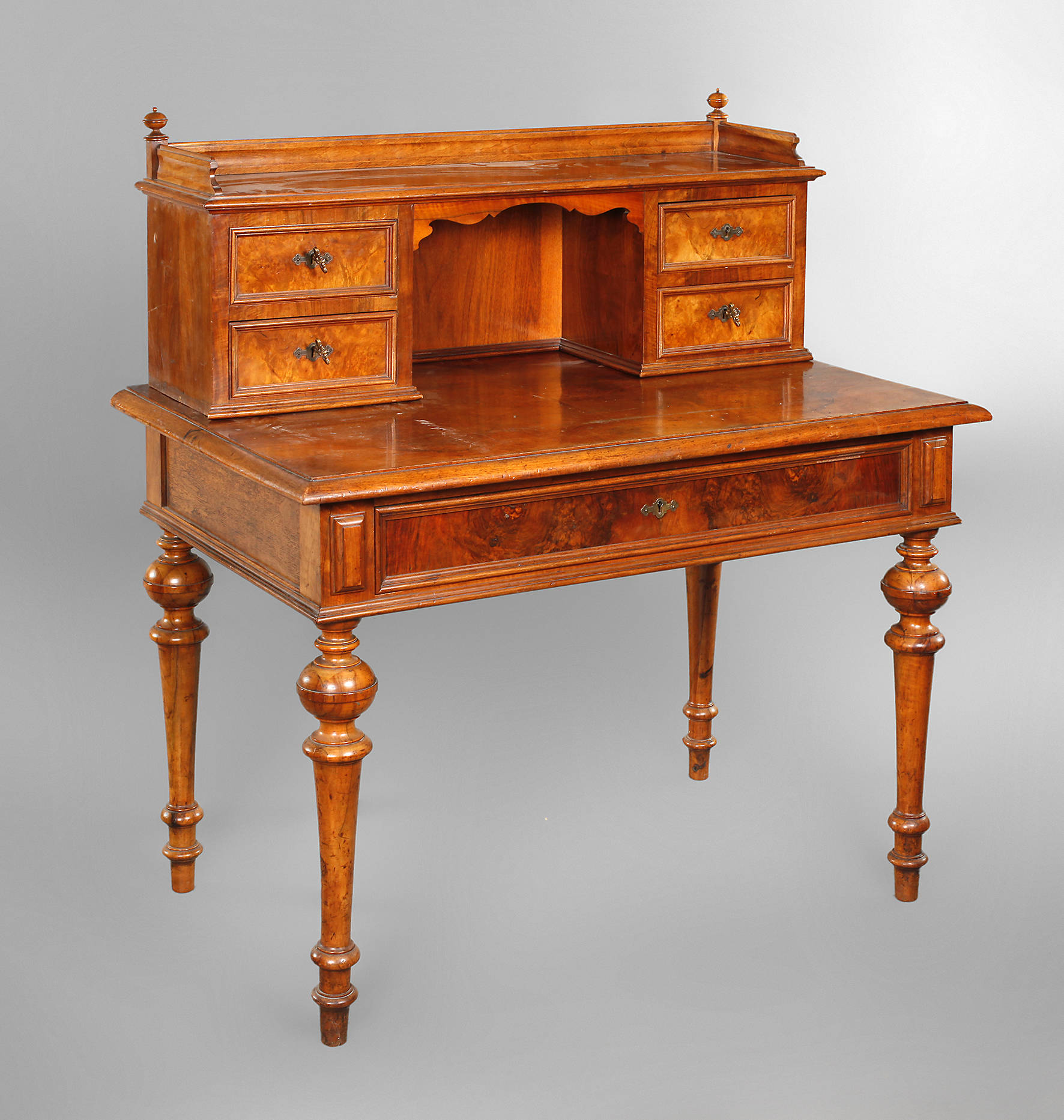 Gründerzeitschreibtisch mit Aufsatz