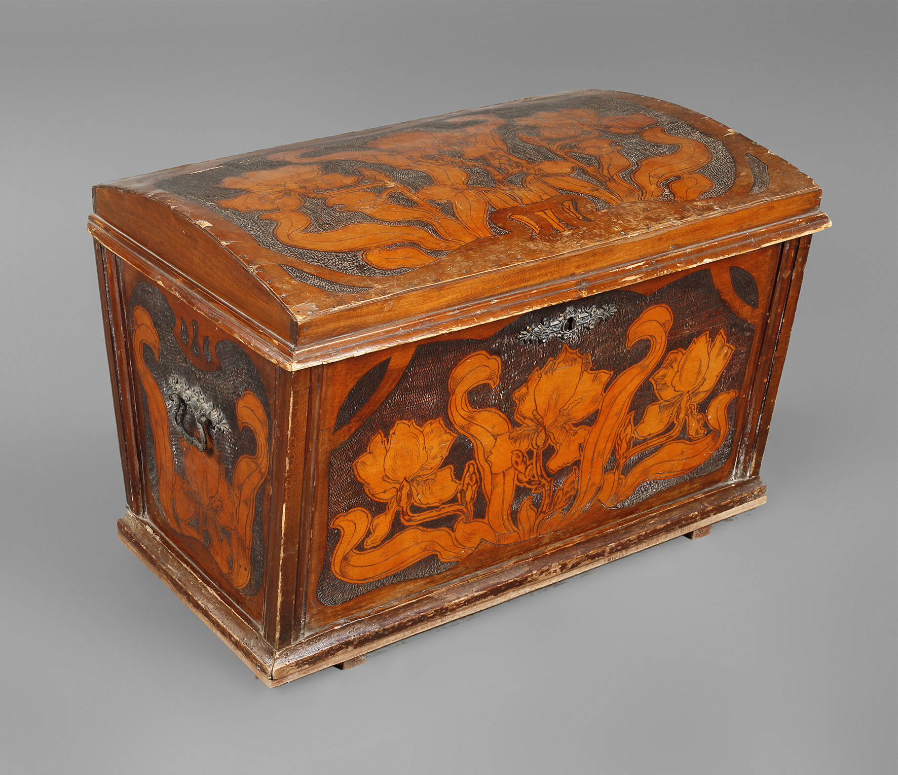 Kleine Truhe mit Brandmalerei
