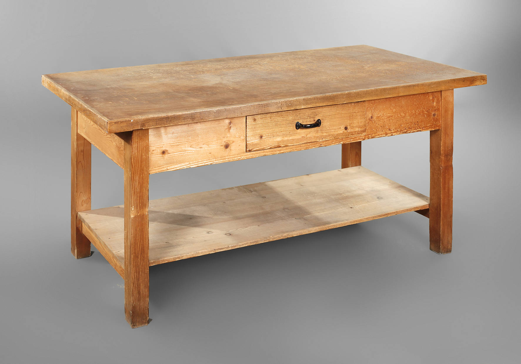 Großer Arbeitstisch