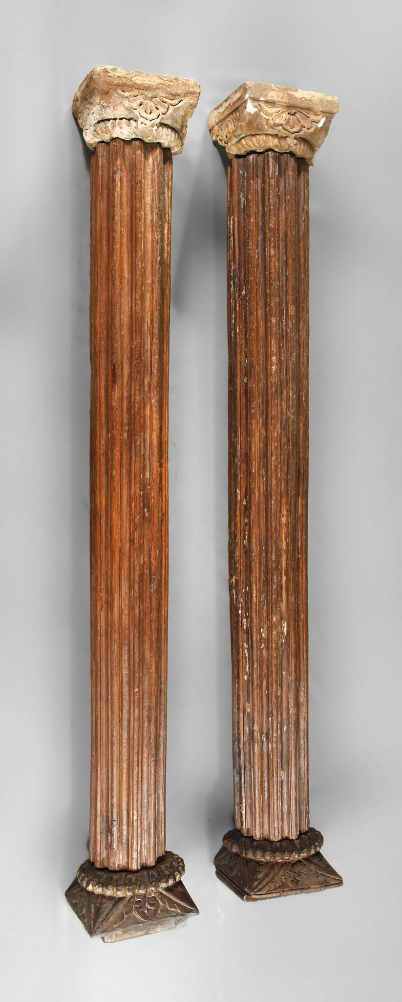 Paar Holzsäulen