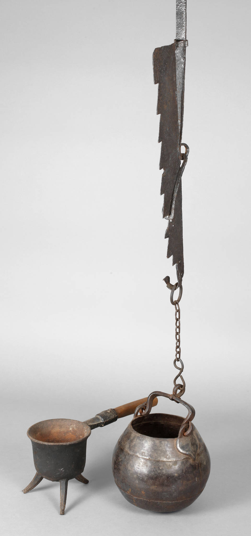 Drei Teile Kaminzubehör