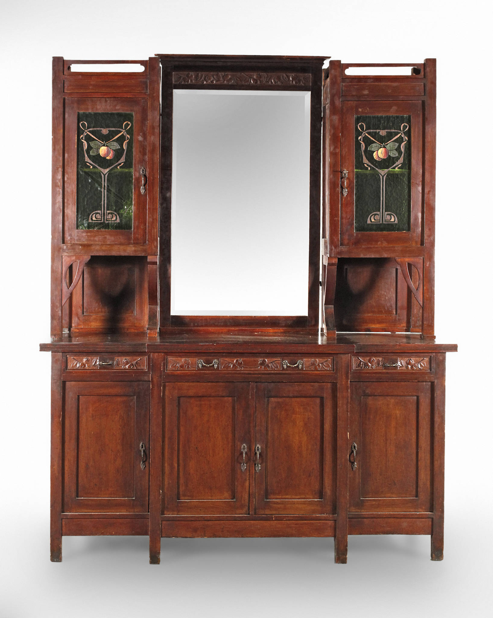 Übergroßes Jugendstilbuffet