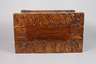 Geschnitzte Truhe