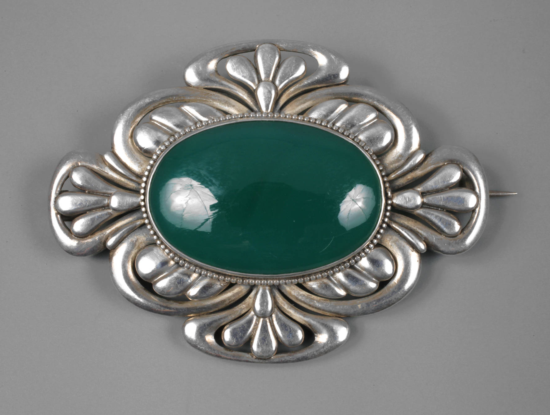 Große Jugendstilbrosche mit Chrysopras