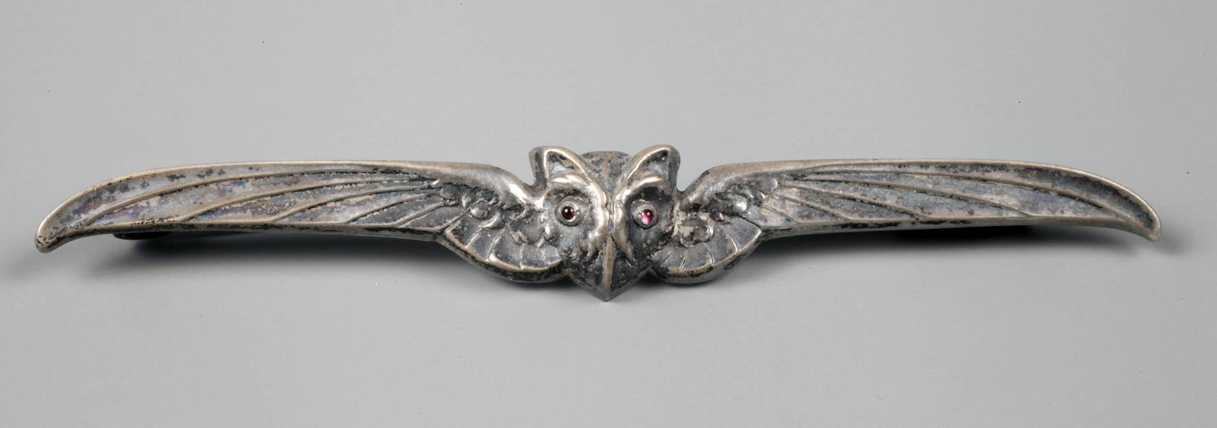 Jugendstil-Brosche als Eule