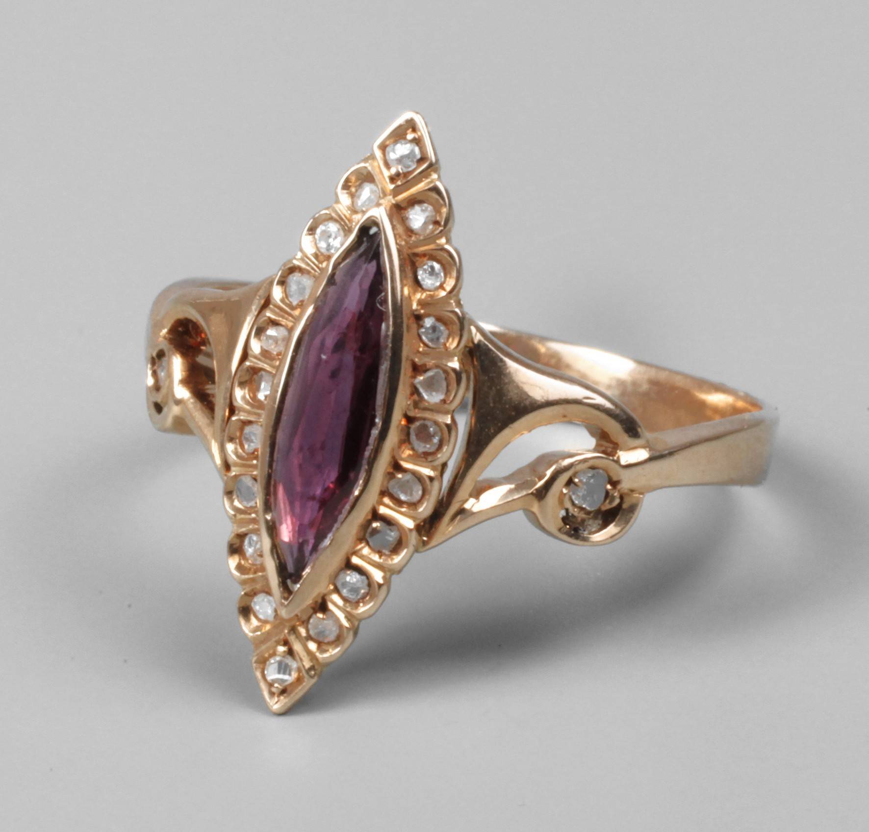 Jugendstilring mit Almandin